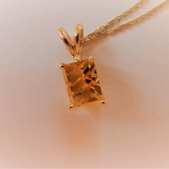 10k Yellow gold pendant set with a Yellow Citrine - Picture 1 of 3